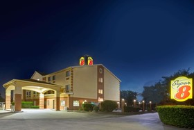Super 8 by Wyndham Pasadena