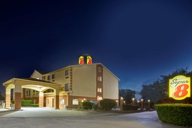 Super 8 by Wyndham Pasadena