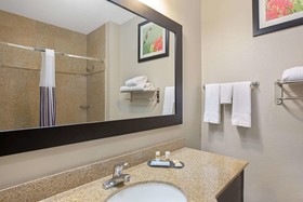 La Quinta Inn & Suites by Wyndham Pearland - Houston South
