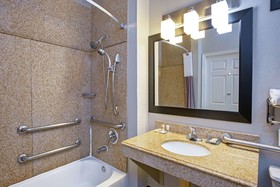 La Quinta Inn & Suites by Wyndham Pearland - Houston South