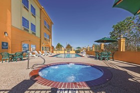 La Quinta Inn & Suites by Wyndham Pearland - Houston South