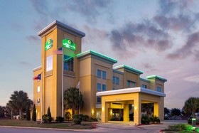 La Quinta Inn & Suites by Wyndham Pearsall