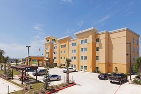La Quinta Inn & Suites by Wyndham Pearsall