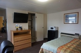 Pearsall Executive Inn And Suites