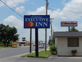 Pearsall Executive Inn And Suites