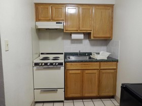 Pearsall Executive Inn And Suites