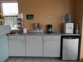 Pearsall Executive Inn And Suites