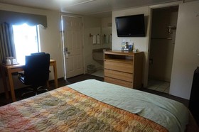 Pearsall Executive Inn And Suites