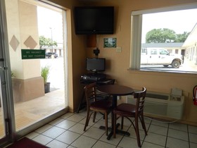 Pearsall Executive Inn And Suites