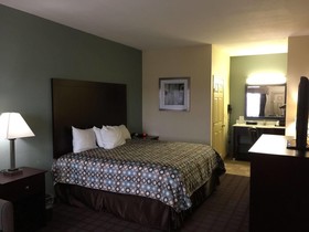 Pearsall Inn and Suites