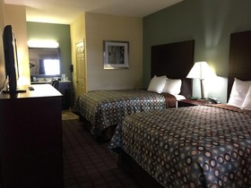 Pearsall Inn and Suites