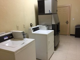 Pearsall Inn and Suites