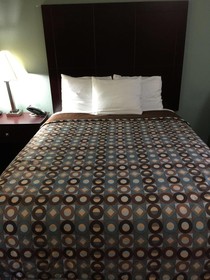 Pearsall Inn and Suites