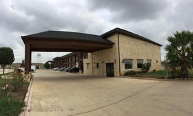 Pearsall Inn and Suites
