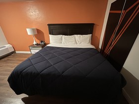 B&j Hotel And Apartments