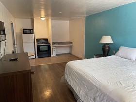 B&j Hotel And Apartments
