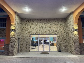 B&j Hotel And Apartments