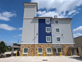 Texas Bungalows Hotel and Hotel Que