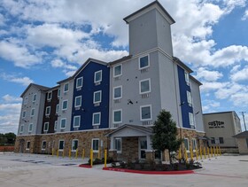 Texas Bungalows Hotel and Hotel Que