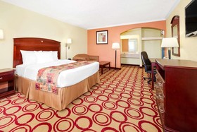 Days Inn by Wyndham Plainview