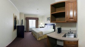 Holiday Inn Express & Suites Plainview