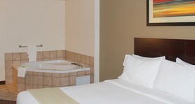 Holiday Inn Express & Suites Plainview