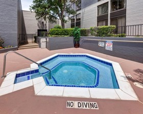Deluxe Inn Plano