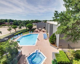 Deluxe Inn Plano