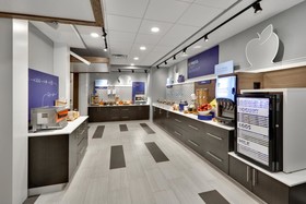 Holiday Inn Express & Suites Plano East
