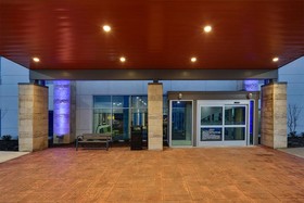 Holiday Inn Express & Suites Plano East
