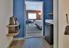 Holiday Inn Express & Suites Plano East