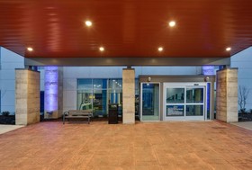 Holiday Inn Express & Suites Plano East