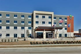 Holiday Inn Express & Suites Plano East