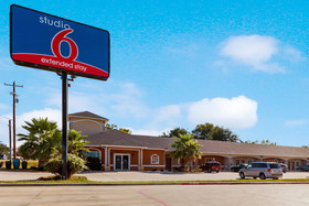 Studio 6 Pleasanton Tx