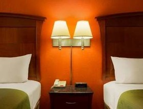 Super 8 by Wyndham Pleasanton