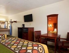 Super 8 by Wyndham Pleasanton