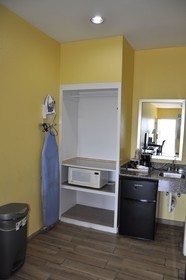 Plantation Suites and Conference Center