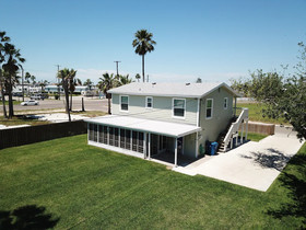 Renn House by RedAwning