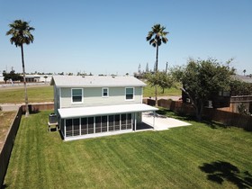Renn House by RedAwning