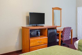 Econo Lodge & Suites