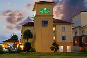 La Quinta Inn & Suites by Wyndham Port Arthur
