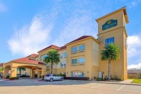 La Quinta Inn & Suites by Wyndham Port Arthur