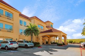 La Quinta Inn & Suites by Wyndham Port Arthur