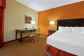 La Quinta Inn & Suites by Wyndham Port Arthur