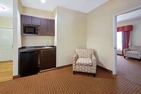 La Quinta Inn & Suites by Wyndham Port Arthur