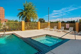 La Quinta Inn & Suites by Wyndham Port Arthur