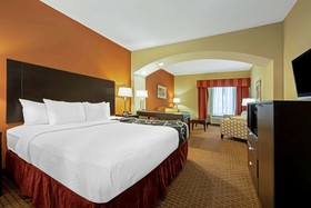 La Quinta Inn & Suites by Wyndham Port Arthur