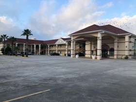 Executive Inn & Suites