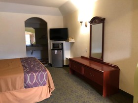 Executive Inn & Suites