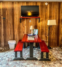 Reel Inn and Lodge